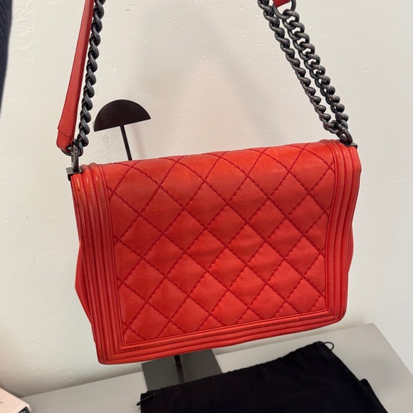 CHANEL Red Quilted caviar jumbo Boy Bag - Picture 6 of 10